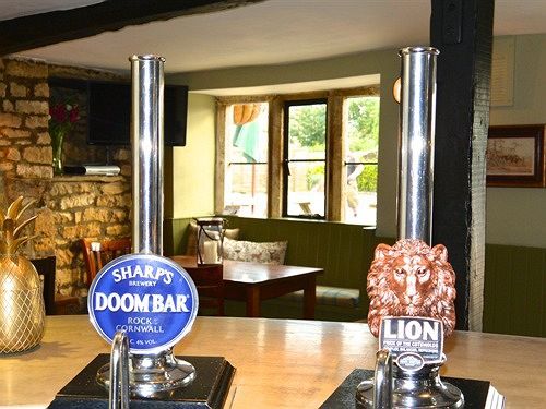Готель Coach & Horses Bourton-on-the-Water Екстер'єр фото
