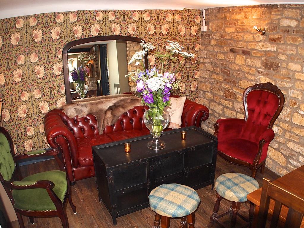 Готель Coach & Horses Bourton-on-the-Water Номер фото