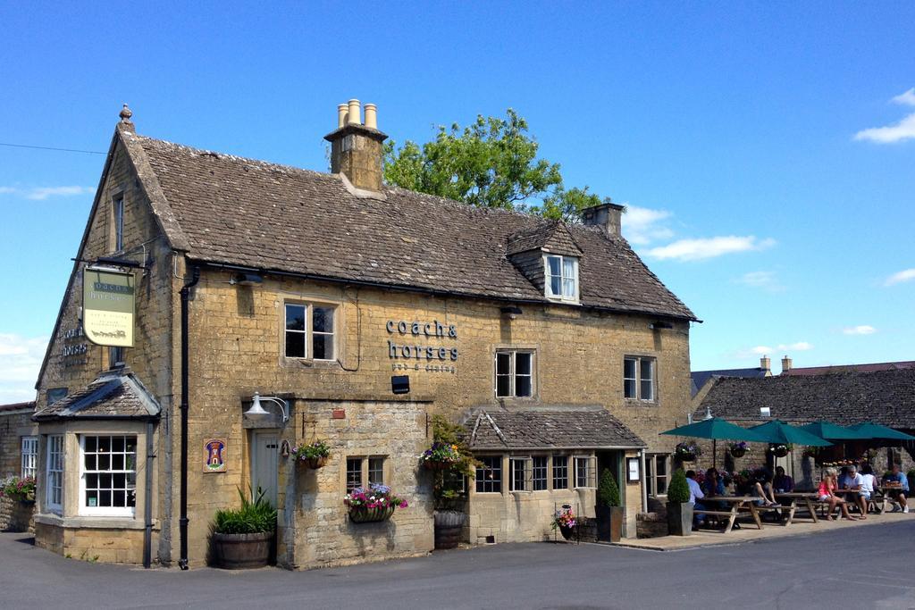 Готель Coach & Horses Bourton-on-the-Water Екстер'єр фото